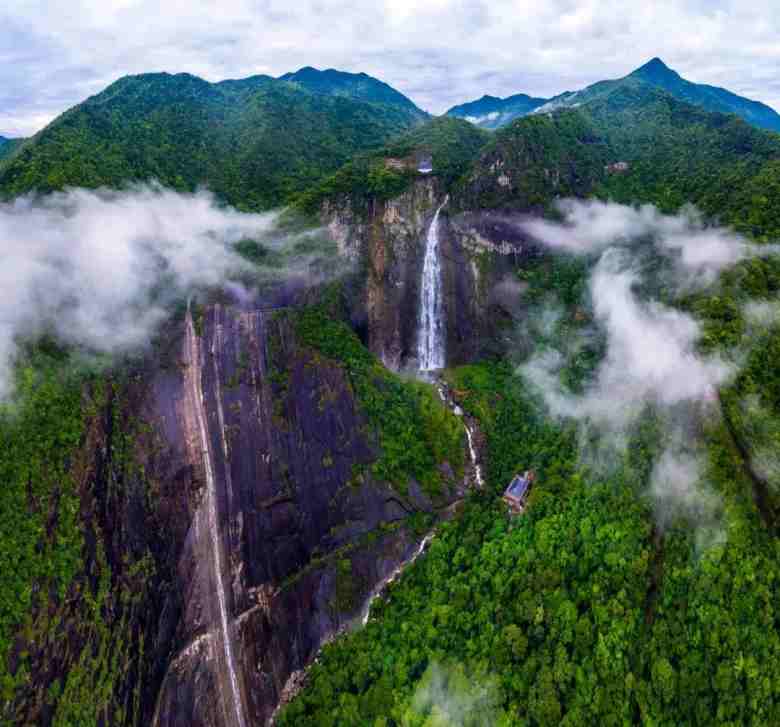 德化石牛山岱仙瀑布